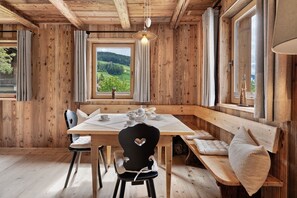 Dining - Chalet 'Wellness  Samer' with Mountain View, Private Terrace and Wi-Fi (Sarentino)