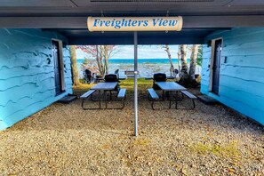 Outdoor dining - Studio On Lake Superior near Whitefish Point and Tahquamenon Falls (Paradise)