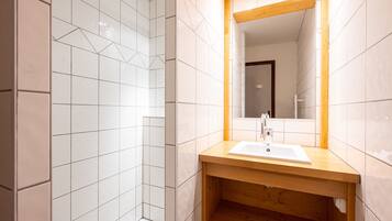 Een douche, een haardroger