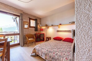 Fer et planche à repasser, accès au Wi-Fi (inclus)