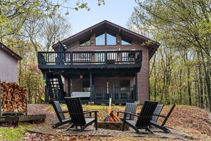 Property grounds - Summer Escape! Lake&Beach Access ~ HotTub ~ Pool Table (Lake Harmony)