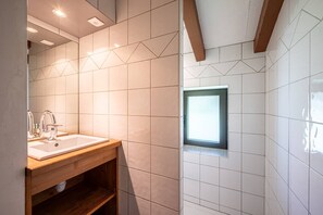 Douche, sèche-cheveux