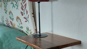 2 bedrooms, iron/ironing board, bed sheets