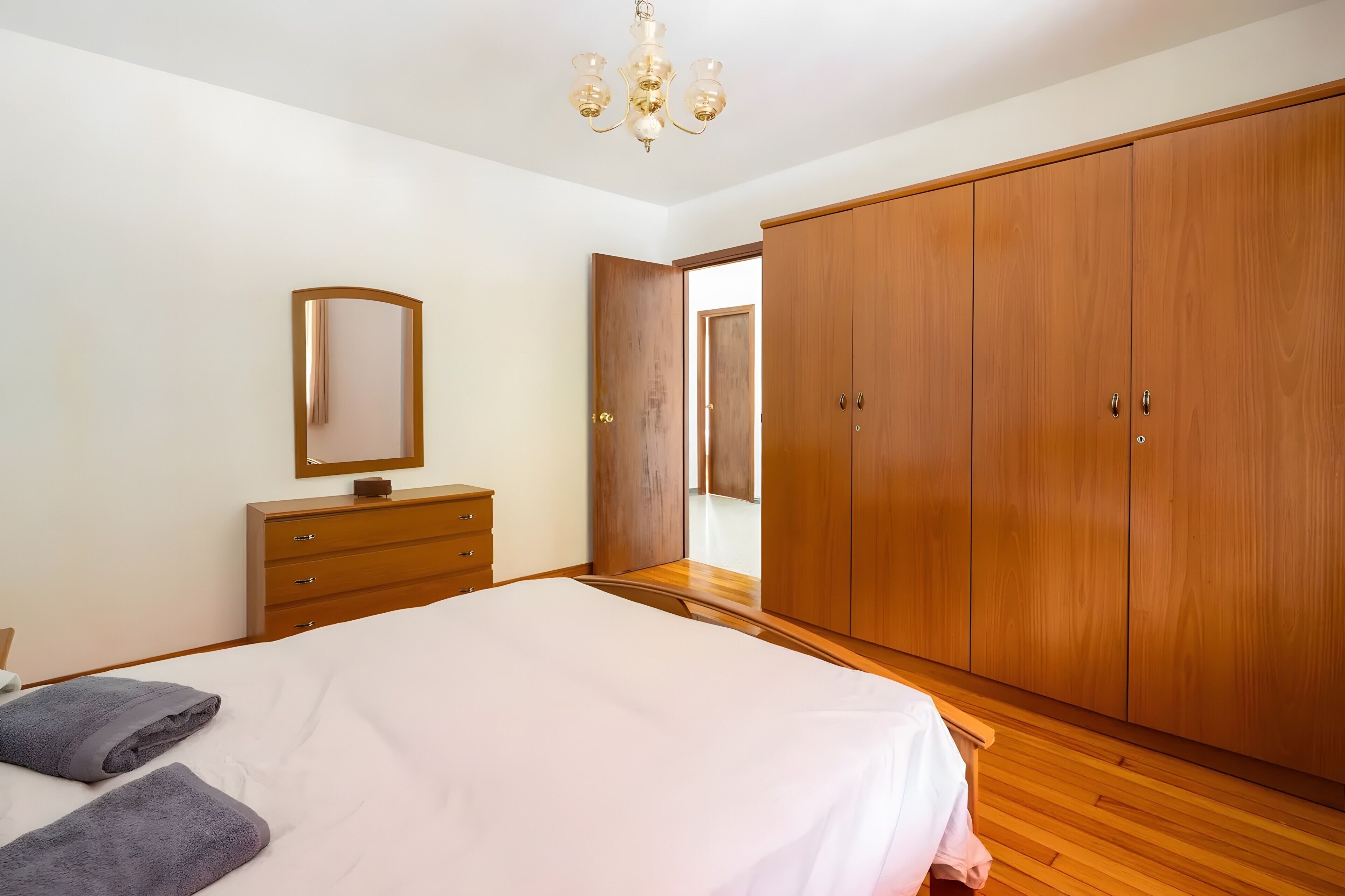 5 Schlafzimmer, Bügeleisen/Bügelbrett, kostenloses WLAN, Bettwäsche