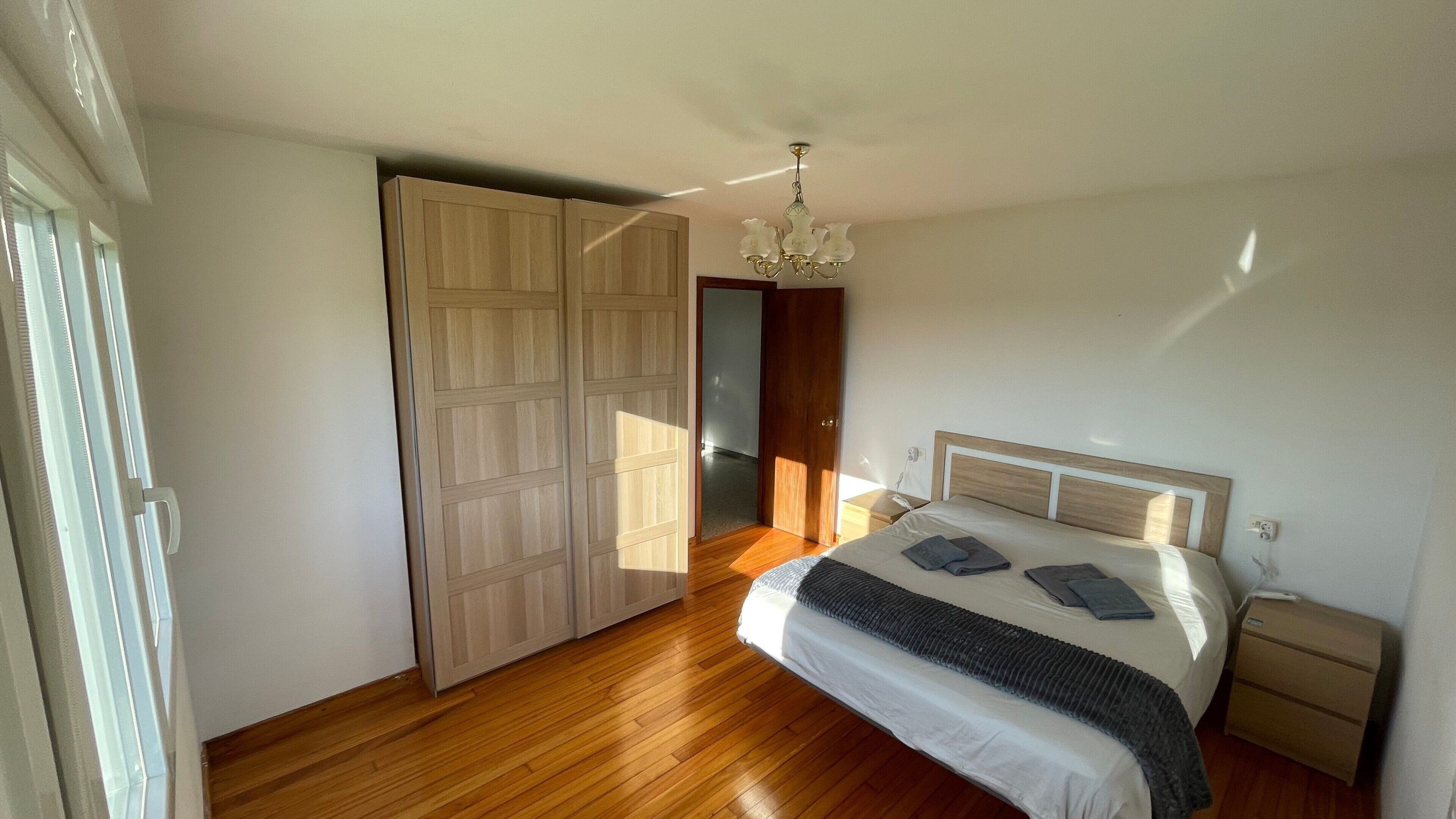 5 makuuhuonetta, silitysrauta/-lauta, ilmainen Wi-Fi, vuodevaatteet