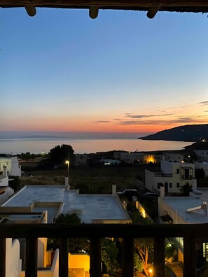 Property grounds - Apartment 'Serenity Beach House' with Sea View, Wi-Fi and Air Conditioning (??d???)