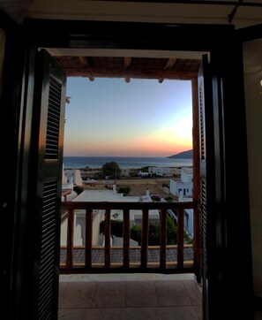 Interior - Apartment 'Serenity Beach House' with Sea View, Wi-Fi and Air Conditioning (??d???)