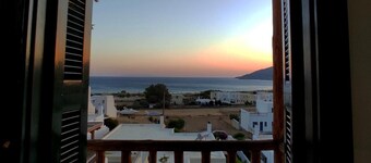 Apartment 'Serenity Beach House' with Sea View, Wi-Fi and Air Conditioning