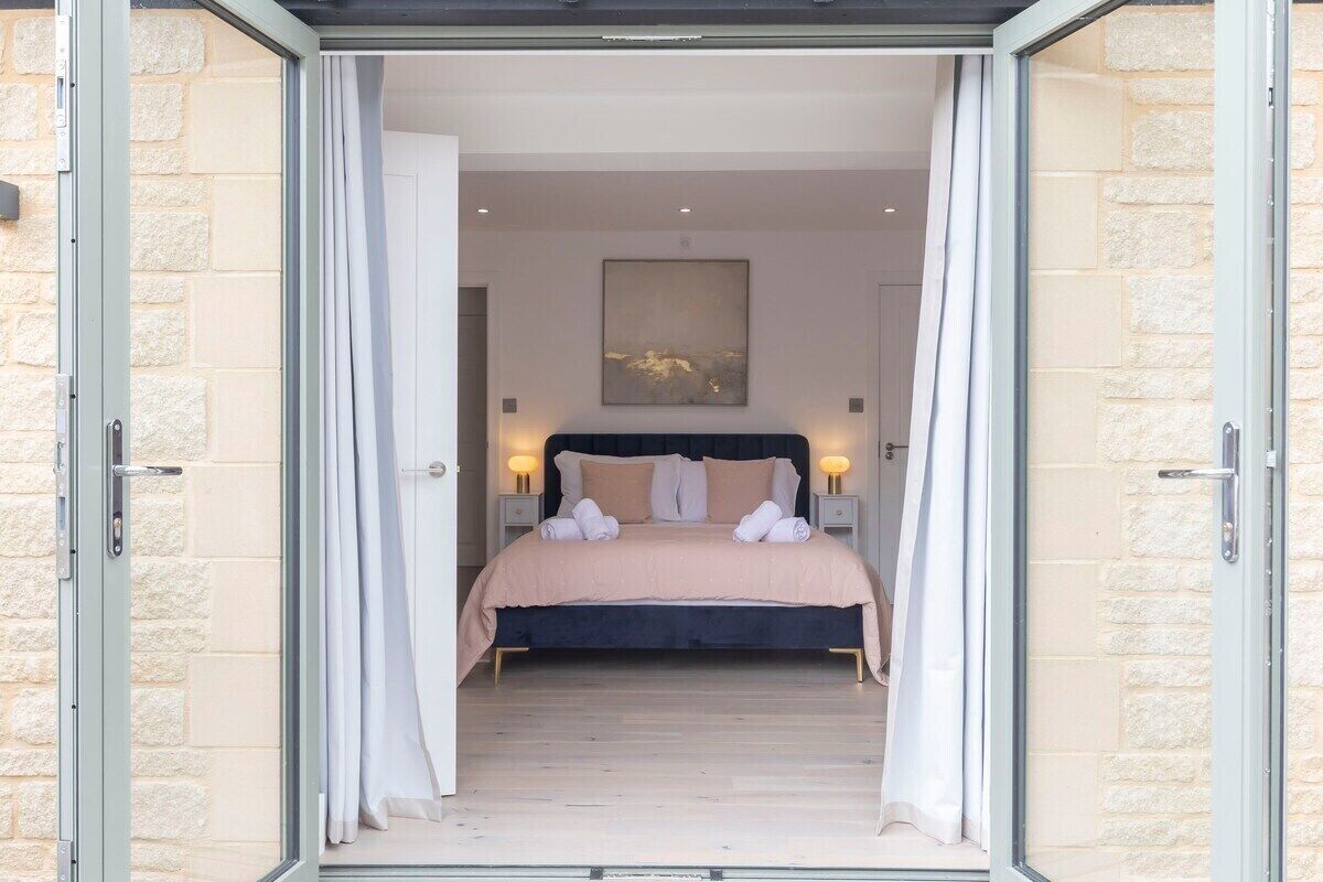 5 bedrooms, iron/ironing board, travel cot, free WiFi