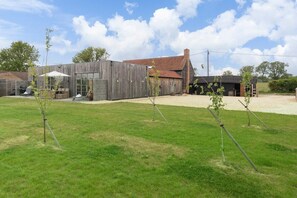 Exterior - The Old Dairy: A Stunning Detached Rural Retreat (Crudwell)