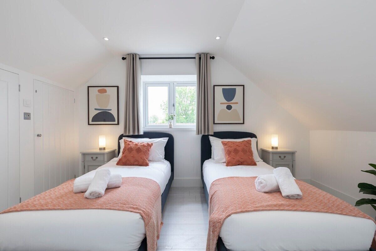 5 slaapkamers, een strijkplank/strijkijzer, reisbedje, gratis wifi