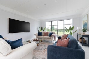 Téléviseur, foyer, chaîne audio