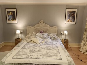 2 bedrooms, free WiFi, bed sheets - Bastide Armande – Historic Charm with Pool and Air Conditioning in the Heart of the Tarn (Dénat)