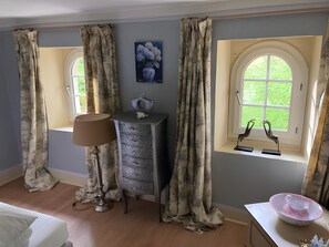 2 bedrooms, free WiFi, bed sheets - Bastide Armande – Historic Charm with Pool and Air Conditioning in the Heart of the Tarn (Dénat)