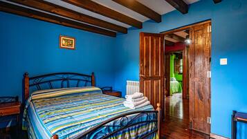 3 chambres, fer et planche à repasser, accès au Wi-Fi (inclus)