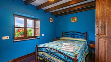 3 slaapkamers, een strijkplank/strijkijzer, gratis wifi, beddengoed