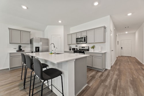 Spacious 4-bedroom house with WiFi, AC in charming Magnolia