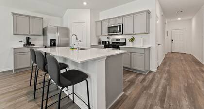 Spacious 4-bedroom house with WiFi, AC in charming Magnolia