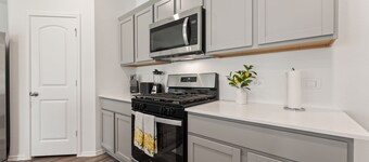 Spacious 4-bedroom house with WiFi, AC in charming Magnolia
