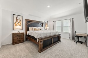 4 bedrooms, desk, iron/ironing board, free WiFi