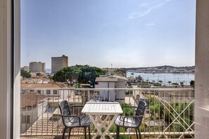 Outdoor dining - Penthouse with Stunning Sea Views in L’Escala (L'Escala)
