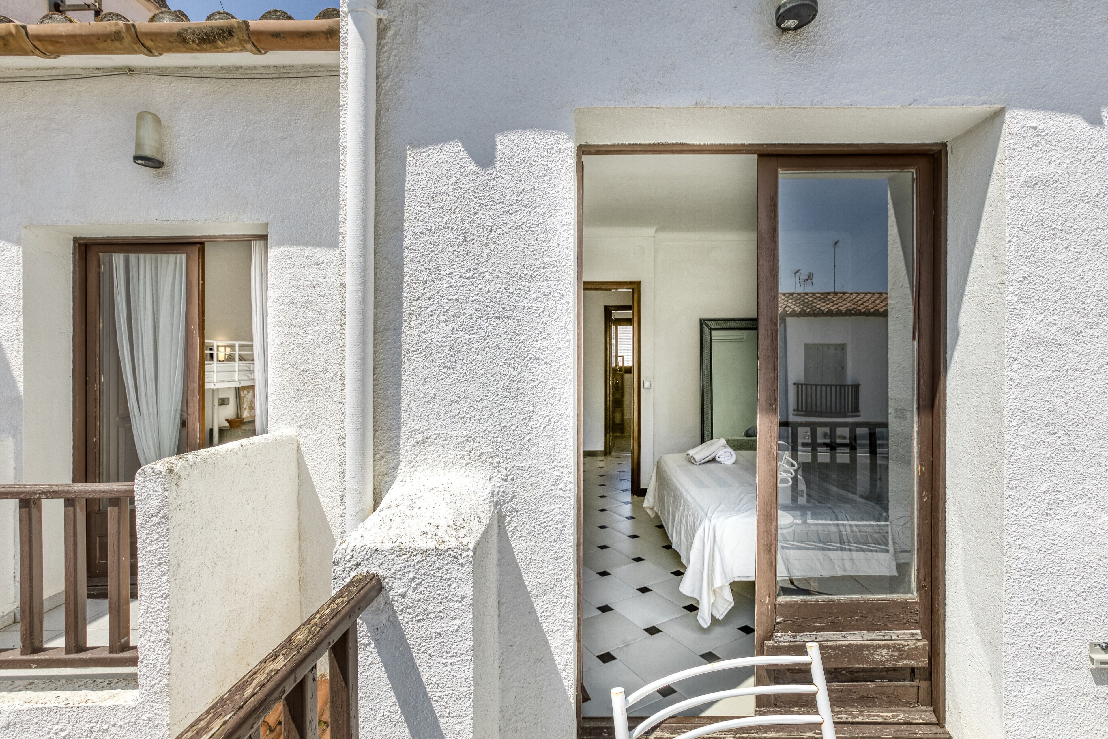 3 bedrooms, bed sheets