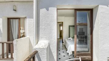 3 bedrooms, bed sheets