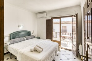 3 bedrooms, bed sheets