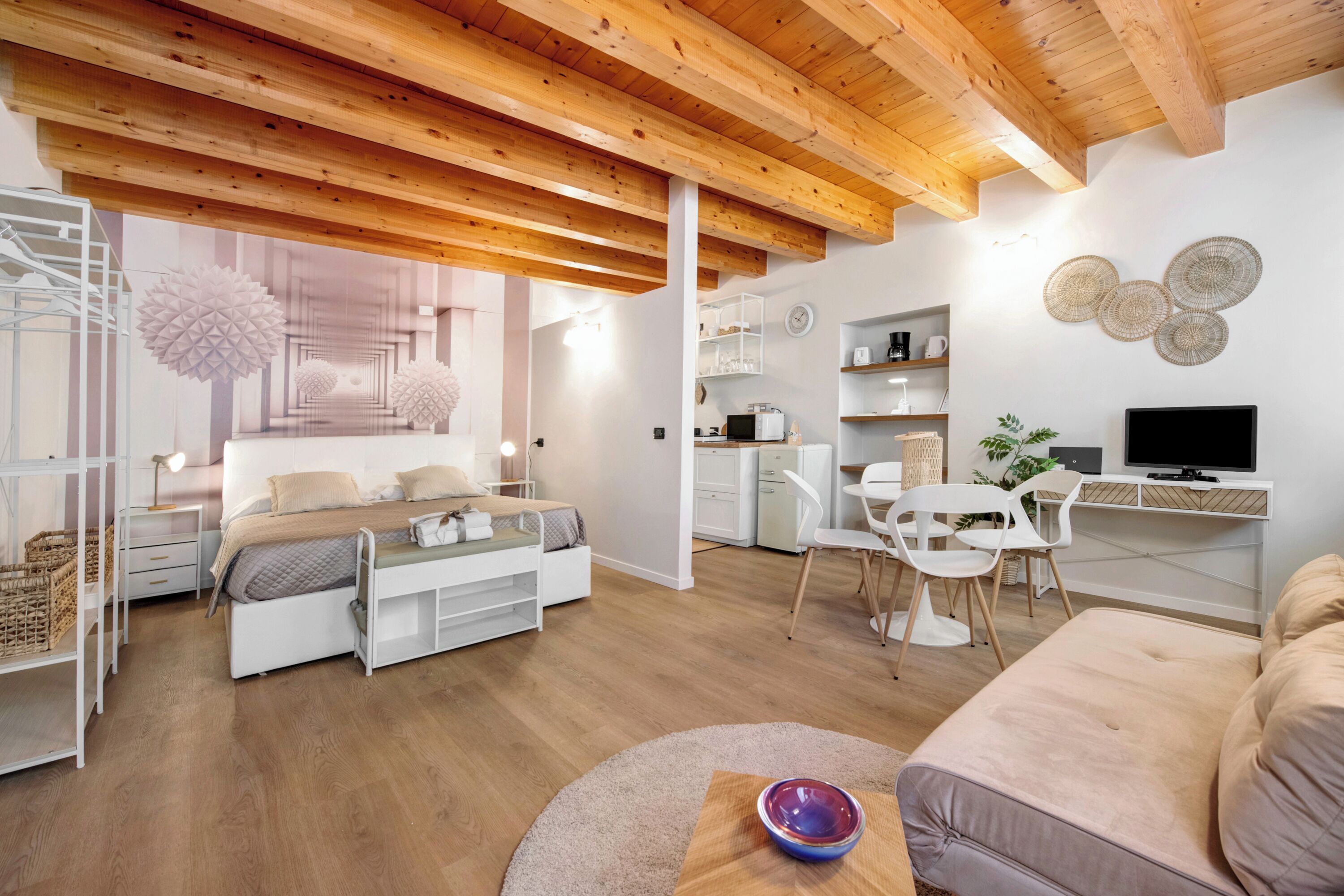 Iron/ironing board, free WiFi, bed sheets