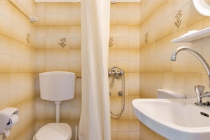 Douche, serviettes fournies