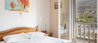 Bed and Breakfast 'Double Room No 8' with Sea View, Wi-Fi and Air Conditioning
