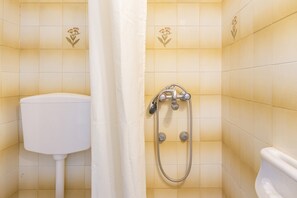 Douche, serviettes fournies