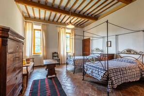 6 bedrooms, bed sheets