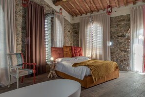 5 bedrooms, iron/ironing board, free WiFi, bed sheets