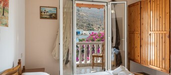 Bed and Breakfast 'Double Room No 4' with Sea View, Wi-Fi and Air Conditioning
