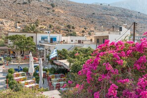 Outdoor dining - Bed and Breakfast 'Double Room No 4' with Sea View, Wi-Fi and Air Conditioning (Kalymnos)