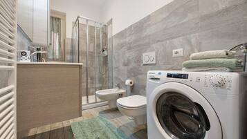 Doccia, asciugacapelli, asciugamani