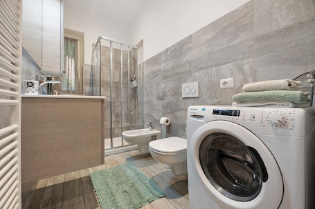 Shower, hair dryer, towels. Apartment 'La Casa Di Angio' with Wi-Fi