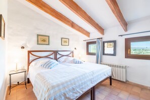 8 室のベッドルーム、アイロン / アイロン台、WiFi (無料)、ベッドシーツ