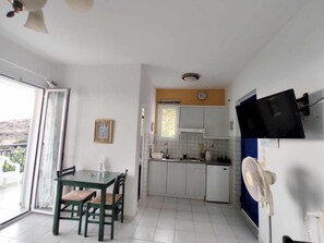 Fridge, stovetop, electric kettle, cookware/dishes/utensils