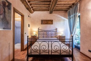 1 bedroom, free WiFi, bed sheets - Room 'Podere Marroneto -  Camera 3' with Mountain View, Shared Pool and Wi-Fi (Monticiano)