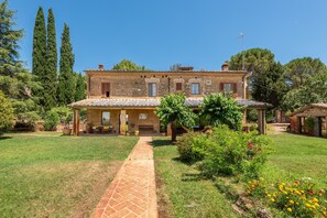 Exterior - Room 'Podere Marroneto -  Camera 3' with Mountain View, Shared Pool and Wi-Fi (Monticiano)