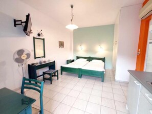 1 bedroom, free WiFi, bed sheets
