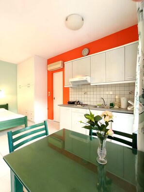 Dining - Apartment 'Zefiros - Drift' with Mountain View, Wi-Fi and Air Conditioning (Andros)