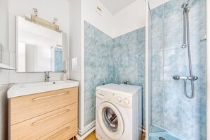 Douche, séchoir à cheveux