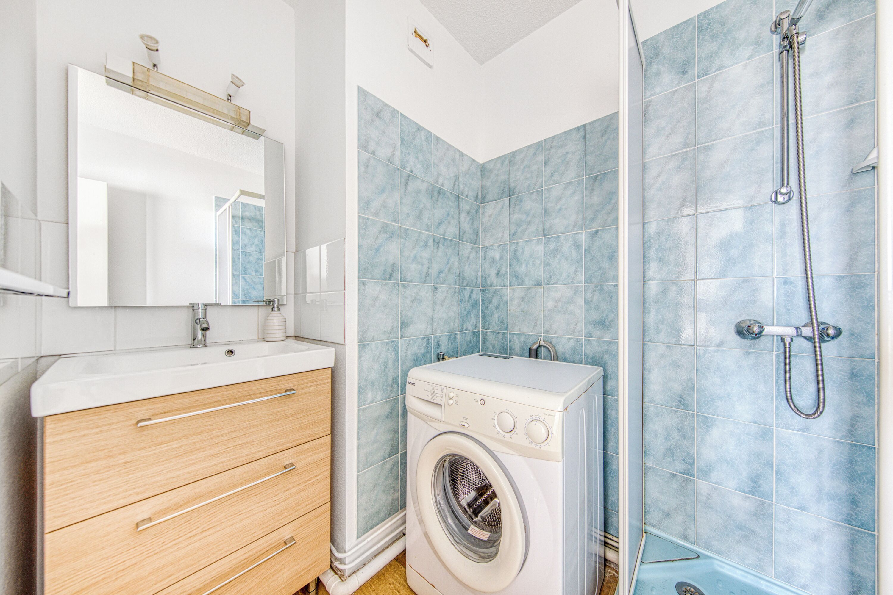 Douche, sèche-cheveux