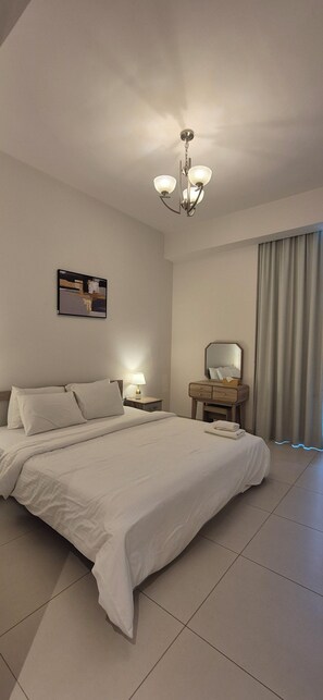 5 bedrooms, iron/ironing board, WiFi, bed sheets