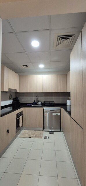 Micro-ondes, four, plaque de cuisson, lave-vaisselle