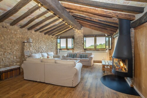 Holiday Home 'Mas' with Mountain Views, Wi-Fi and Air Conditioning