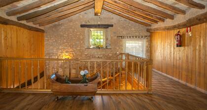Holiday Home 'Mas' with Mountain View, Wi-Fi and Air Conditioning